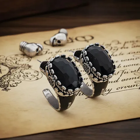 Boucles d'oreilles Vintage Gothiques en Laiton pour Femmes Clous en Strass Noirs Tige en Argent Sterling 925
