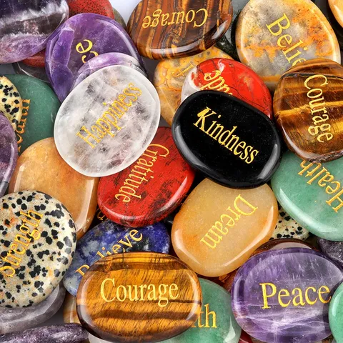 Natürlicher Kristallachat Gravierter Handflächenstein Heilenergiestein Mit Goldenen Inspirierenden Worten Amethyst Rosenquarz Meditation Dekor