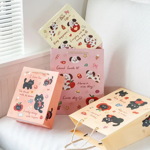 Süße Cartoon Hund Katze Apfel Geschenktüte Ins-Stil Weißer Karton Tragbare Papierverpackungstüte Für Geburtstag Festival Geschenke