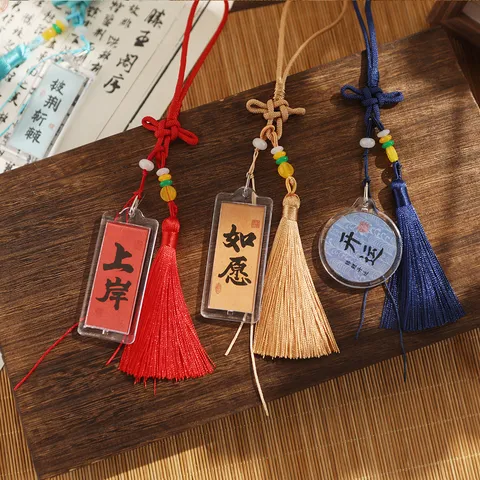 Vintage Chinesischer Stil Kalligraphie Acryl Schlüsselanhänger Mit Bunter Quaste Für Auto Tasche Hängende Dekoration Glücksbringer Zubehör