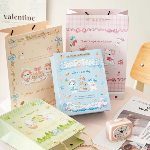 Premium Karikatur Kariert Weißer Karton Geschenktüte Süße Tier Druck Griff Beutel Für Kinder Geburtstag Abschluss Souvenir Pack