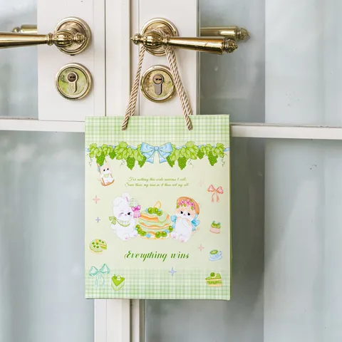 Premium Karikatur Kariert Weißer Karton Geschenktüte Süße Tier Druck Griff Beutel Für Kinder Geburtstag Abschluss Souvenir Pack