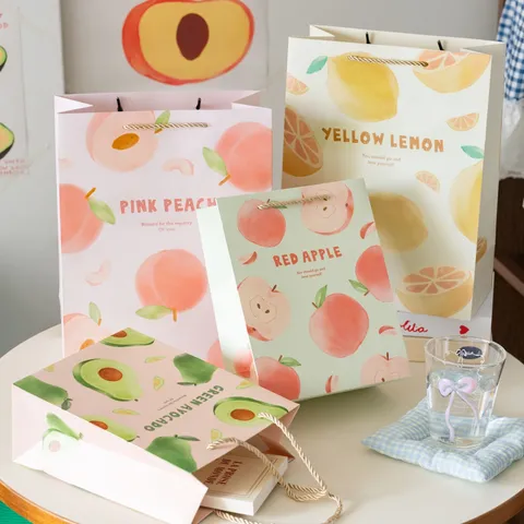White Cardboard Gift Bags Fruit Illustration Fresh Style Handbags For Birthday Party Present Packaging