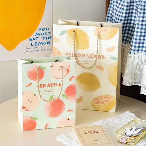 White Cardboard Gift Bags Fruit Illustration Fresh Style Handbags For Birthday Party Present Packaging