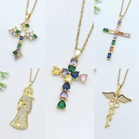 Collana con Ciondolo a Croce in Zirconia di Lusso per Donna Catena in Acciaio Inossidabile Catena da Clavicola in Rame Intarsiata di Zirconi Gioielli di Moda Religiosa
