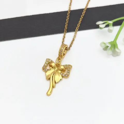 Collana con Ciondolo in Zirconia in Acciaio Inossidabile per Donna Elegante Catena a Clavicola in Rame con Zircone Gioiello di Moda