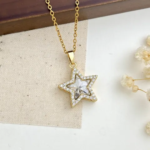 Collana con Ciondolo a Stella in Acciaio Inossidabile per Donna Zirconia Intarsiata Stella in Rame Gioielli Regalo Minimalista Elegante
