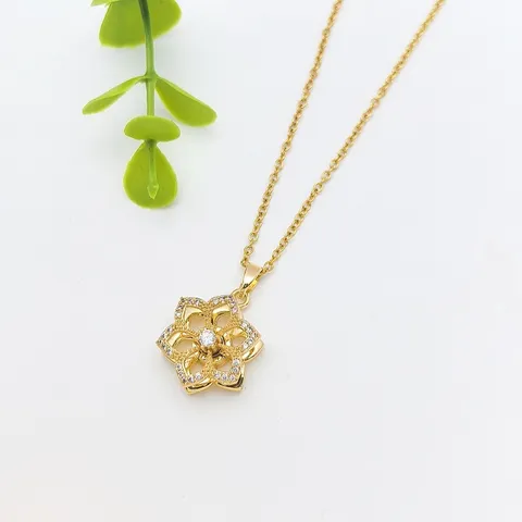 Collier Pendentif Tournant Fleur Zirconia Acier Inoxydable Plaqué Or Chaîne De Clavicule Chic Cadeau De Bijoux Pour Femmes