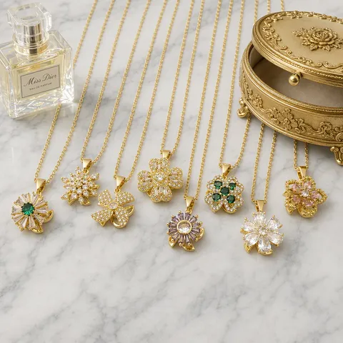 Lussuosa Collana Con Ciondolo a Fiore in Rame e Zirconia da Donna Quadrifoglio Girasole Placcato Oro Catena a Clavicola Regalo Gioielli