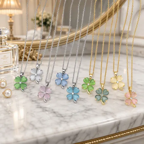 Collana Con Ciondolo Quadrifoglio in Rame e Catena in Acciaio Inossidabile di Lusso Choker Romantico a Maglie Con Strass Incastonati Gioielli da Donna