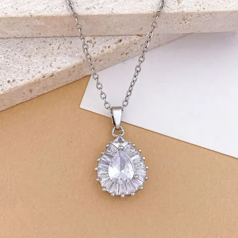 Elegante Collana con Ciondolo a Goccia d'Acqua Catena in Acciaio Inossidabile Rame Intarsio in Zirconia Gioielli Minimalisti per Donna Regalo di Moda