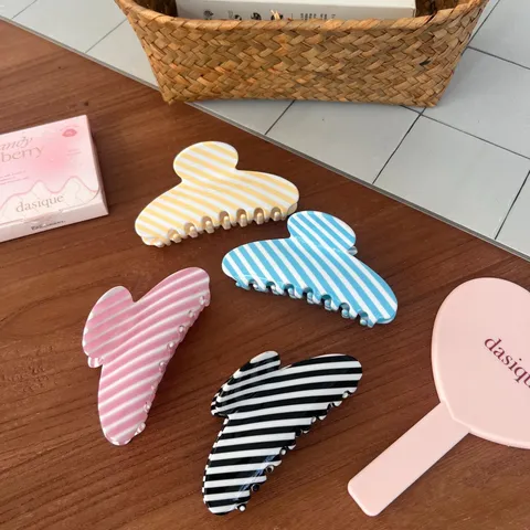 Süße Süßigkeiten Gestreifte Haarklammer Acryl Harz 8-Zahn Haifisch-Clip Minimalistische Mode Haarzubehör Für Frauen Tägliches Styling