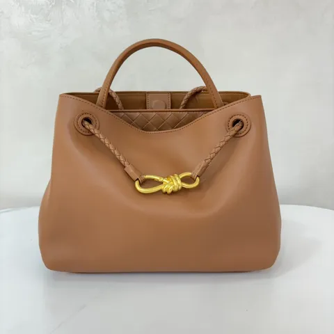 Weiche Gewellte Glatte Rindsleder Handtasche Mode Weben Metall Schleife Hardware Damen Tägliche Pendeln Eimer Tasche
