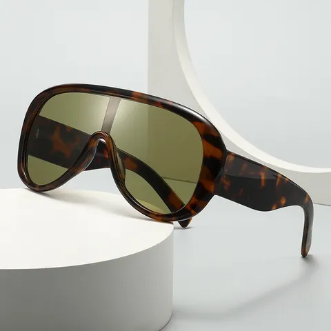 European Oversized Pilot Sunglasses One Piece Lens Plastic PC Wide Frame Windproof Shield Sunglasses UV400 For Women Men Fashion Eyewear