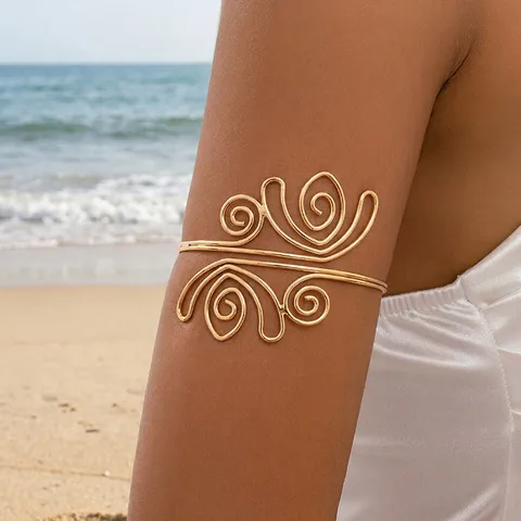 Vintage Ajour Geometrisch Patroon Legering Armring Verguld Goudkleur Individueel Open Metaal Bovenarmband Manchet Armband Voor Dames Reizen Feest Sieraden