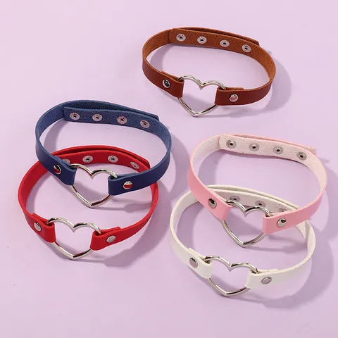 Collana Choker Cuore in Pelle PU Harajuku Punk per Donna Fibbia Anello Cuore in Lega Catena Clavicola Regolabile Collare Gioielli Goth Egirl Regalo