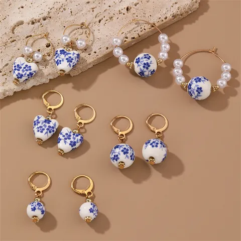 Vintage Chinesischer Stil Blau Und Weiß Porzellan Perlen Ohrringe Legierung Harz Blumen Herzform Leverback Tropfen Ohrringe Für Damen Eleganter Schmuck