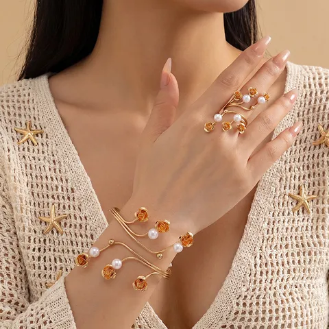 Stile Europeo Oro Lega Fiore di Rosa Perla Artificiale Bracciale da Braccio E Anello per Donna Gioielli Estivi Personalizzati