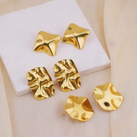 Minimalista Acero Inoxidable Geométrico Irregular Plisado Pendientes de Botón Chapado en Oro de 18K Estilo Ins Joyería De Moda Para Mujeres