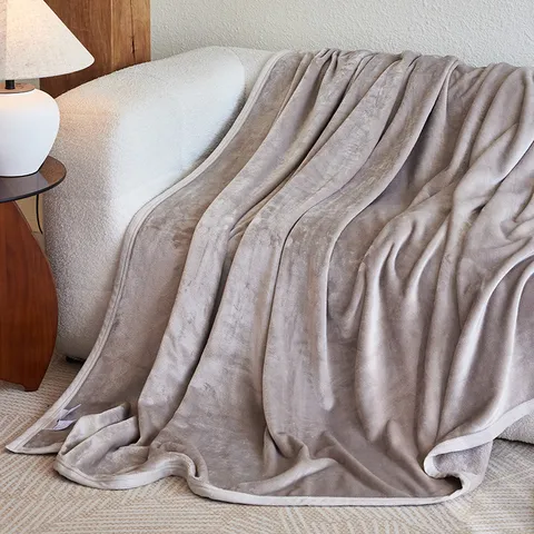 Solid Color Flannel Blanket Soft Warm Polyester Throw Blanket For Sofa Office Nap Bedroom European Style Plush Blanket