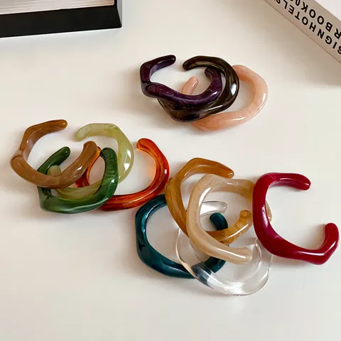 Minimalist Acryl Unregelmäßig Geometrisch Offener Armreif Mehrfarbig Marmor Texturiert Glatte Oberfläche Harz Armband Handschmuck Geschenke Für Damen