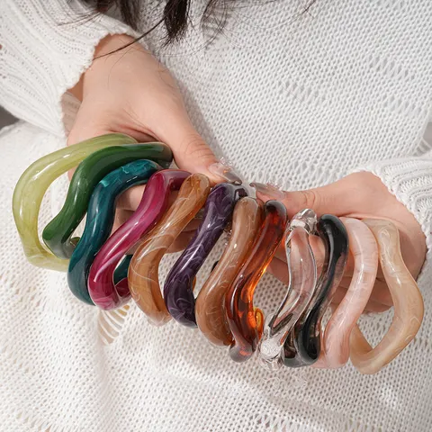 Minimalist Acryl Unregelmäßig Geometrisch Offener Armreif Mehrfarbig Marmor Texturiert Glatte Oberfläche Harz Armband Handschmuck Geschenke Für Damen
