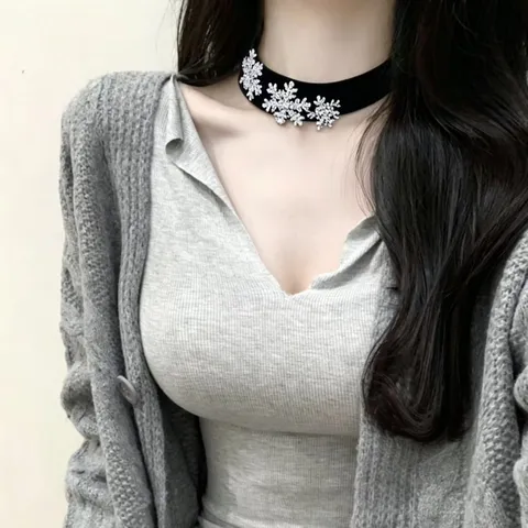 European Alloy Velvet Wide Choker Necklace With Rhinestone Snowflake Pendant Banquet Party Jewelry Women