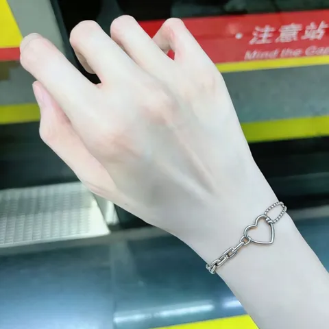 Minimalist Alloy Heart Chain Bracelet Elegant Geometric Heart Pendant Wrist Jewelry Minimalist Gift For Women