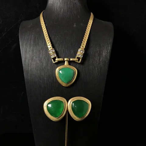 Estilo Retro Corte Aleación Colgante Triángulo Collar Pendientes de Clip Set Joyería Mujer