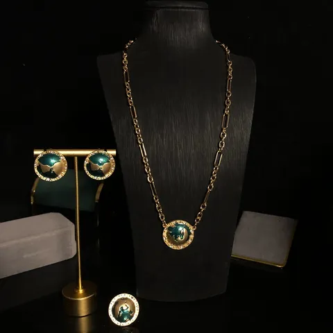 Exquisito Conjunto de Collar con Colgante de Planeta de Esmalte Pendientes Anillo Bañado en Oro Strass Elegante Juego de Joyas para Mujer