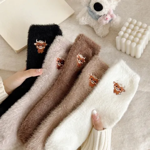 Dames Winter Warm Dikke Pluche Halverwege Kuit Socken Schattig Cartoon Koe Borduurwerk Fleece Gevoerd Gezellig Slaap Vloer Socken