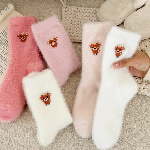Chaussettes Mi-hautes Chaudes en Peluche Épaissies d'Hiver pour Femmes Mignonnes Broderie Vache Cartoon Sommeil Thermique