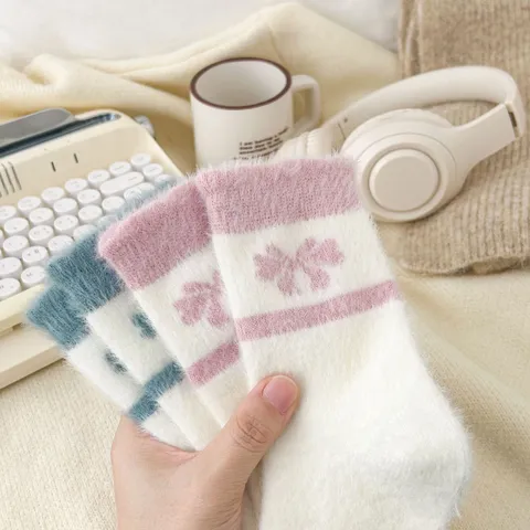 Chaussettes en Peluche Chaudes et Épaissies pour Femmes Hiver Mignon Nœud Couleur Unie Mi-Mollet Chaussettes de Sommeil Sol