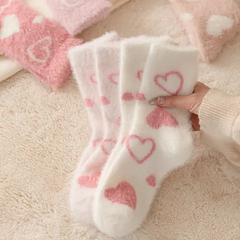 Chaussettes de Sol de Sommeil Chaudes en Peluche Épaissie pour Femmes Motif Cœur Doux Hiver Mi-Bas Polaire