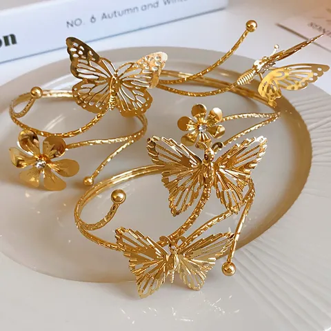 Bracciale da Braccio a Forma di Fiore e Farfalla Esagerato Stile Metallo Personalizzato Bangle Aperto Oro Gioielli Regolabili da Donna