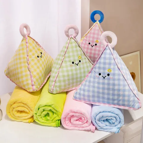 Coussin Couverture Dessin Animé Triangle Couverture Polaire Corail Mignon Carreaux Double Usage Oreiller Canapé Lit Tête de Lit Décoratif