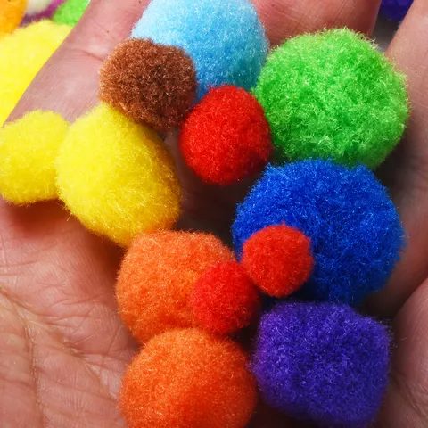 Pompons Colorés en Polypropylène Pompons Moelleux pour Enfants Bricolage Loisirs Créatifs Projets Artistiques Accessoires de Vêtements Décoration de Maison