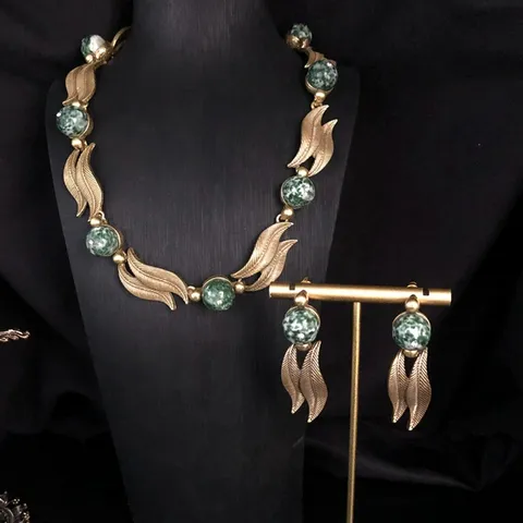 Vintage Retro Aleación de Cobre Piedra Verde Incrustada Collar Pendientes Conjunto Elegante Mujer Moda Joyería Regalo