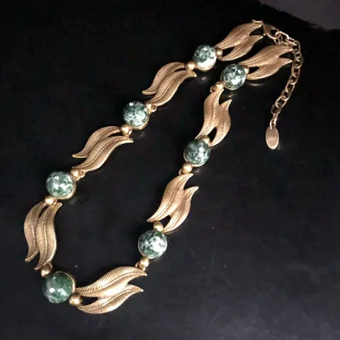 Vintage Retro Aleación de Cobre Piedra Verde Incrustada Collar Pendientes Conjunto Elegante Mujer Moda Joyería Regalo