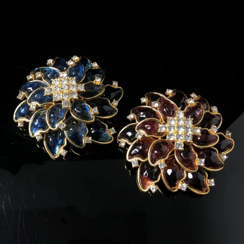 Moda Mujeres Strass Broche Aleación Resina Flor De Loto De Nieve Pin Elegante Traje Chaqueta Abrigo Corsé Accesorios