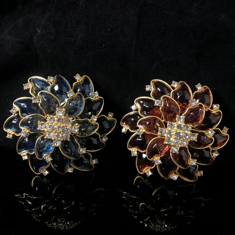 Moda Mujeres Strass Broche Aleación Resina Flor De Loto De Nieve Pin Elegante Traje Chaqueta Abrigo Corsé Accesorios