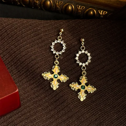 Vintage Französischer Stil Kupfer Legierung Geometrische Ohrringe Mit Künstlicher Perle Strass Gold Ohrring Schmuck Für Damen