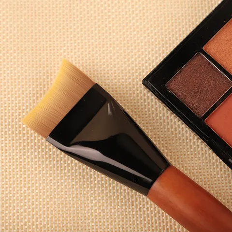Professioneller Mondsichel Foundation-Pinsel Synthetische Faser Holzgriff Makelloses Make-up Gesicht Kosmetikwerkzeug