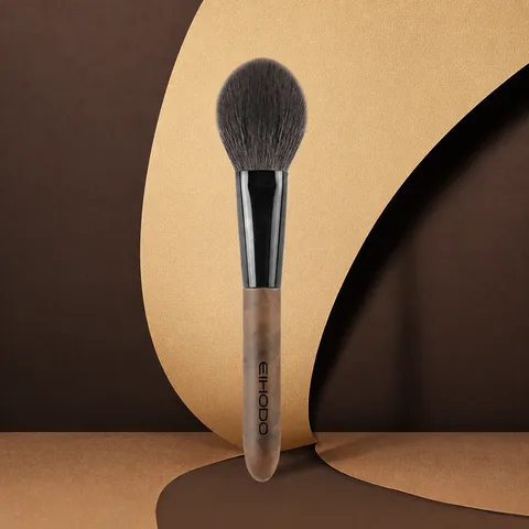 Professional Wooden Handle Blush Brush Soft Natural Wool Makeup Brush For Face Powder Highlighter Cosmetic Tool