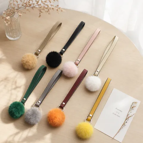 Porte-clés Pompon à la Mode en Cuir PU Dragonne de Téléphone Bracelet Breloque de Sac Pom-pom pour Femmes Accessoires de Téléphone Automne Hiver