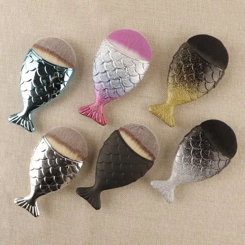 Meerjungfrau Schwanz Foundation Pinsel Professioneller Make-up Pinsel Fischschuppen Griff Weiche Synthetikfaser Gesicht Make-up Pinsel