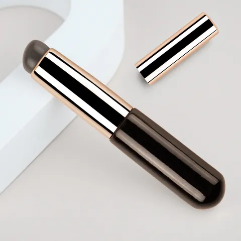 Portable Silicone Lip Brush With Dust Cover Travel Makeup Brush Soft Head Lip Smudging And Concealer Tool