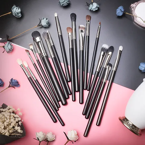 Professioneller Foundation Pinsel Make-up Pinsel Synthetische Faser Holzgriff Weiches Gesicht Kosmetikwerkzeug Für Flieβige Creme