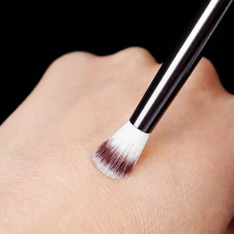 Professional Flame Highlighter Makeup Brush Synthetic Fiber Bristles Metal Handle Cosmetic Blending Tool