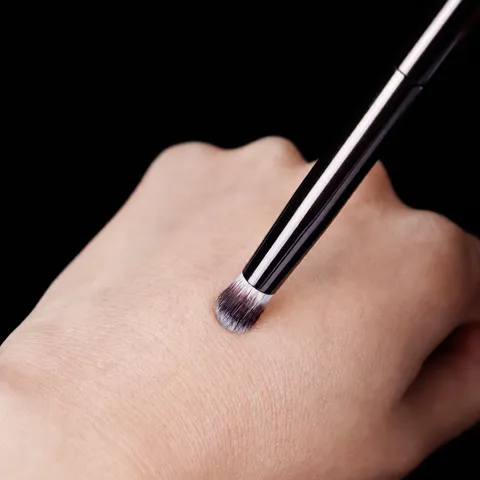 Professioneller Augen Make-up Pinsel Runder Verblendungs Concealer Pinsel Synthetische Faser Weiche Borsten Metallgriff Kosmetikwerkzeug